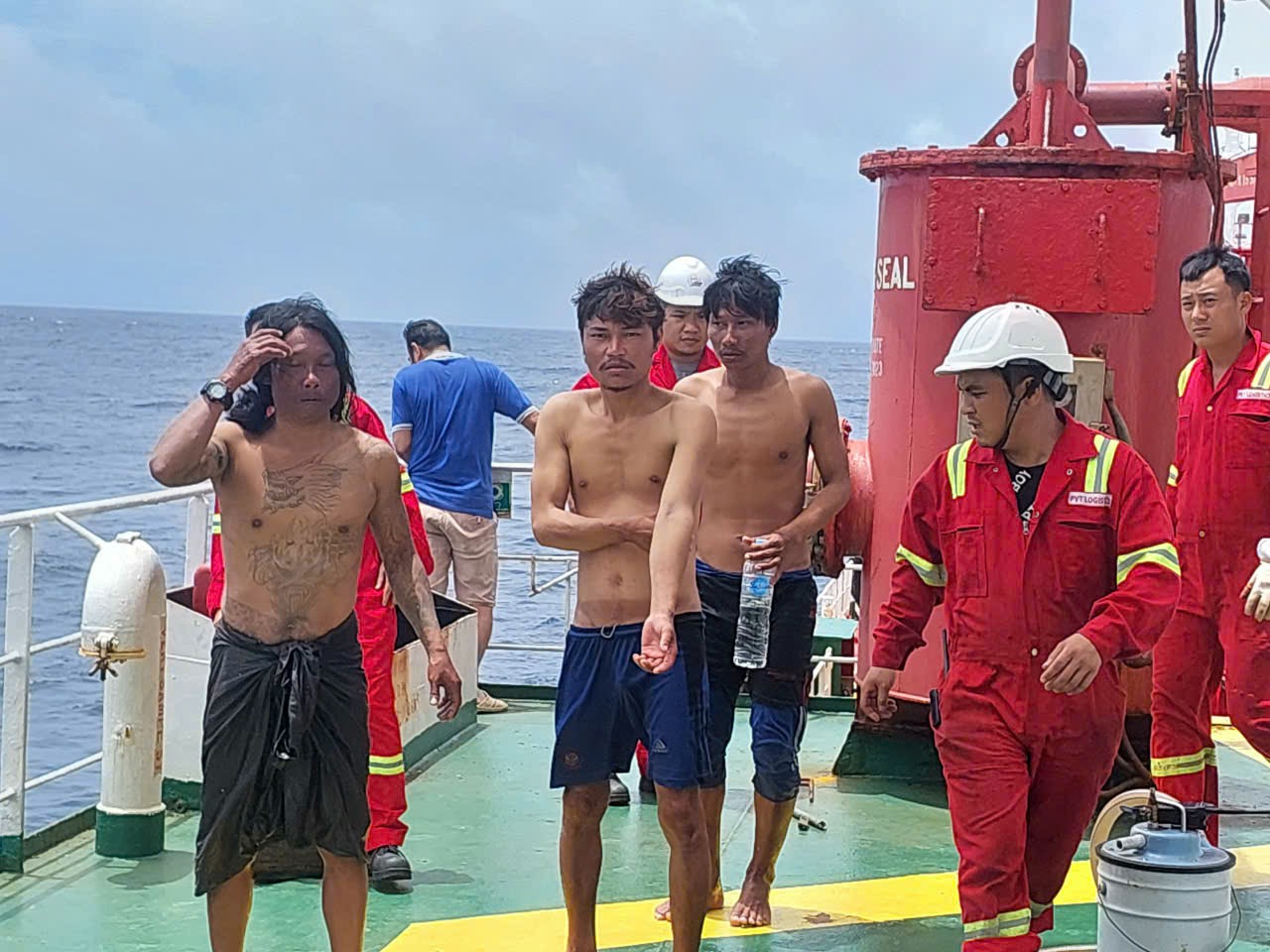 🌊 Tàu PVT Neptune của PVT Logistics cứu giúp 03 ngư dân Myanmar gặp nạn trên biển 🌊