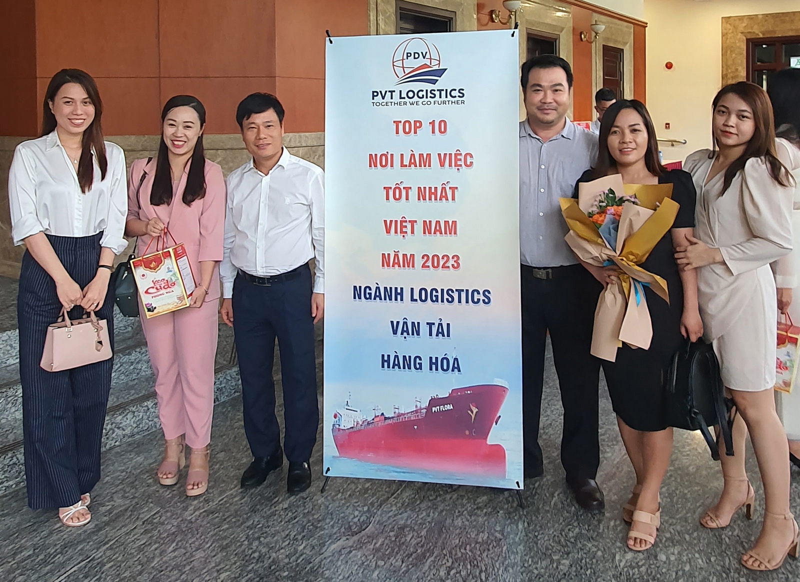 PVT Logistics tài trợ cho Sinh viên có thành tích xuất sắc trong học tập và Sinh viên có hoàn cảnh khó khăn vươn lên trong học tập.