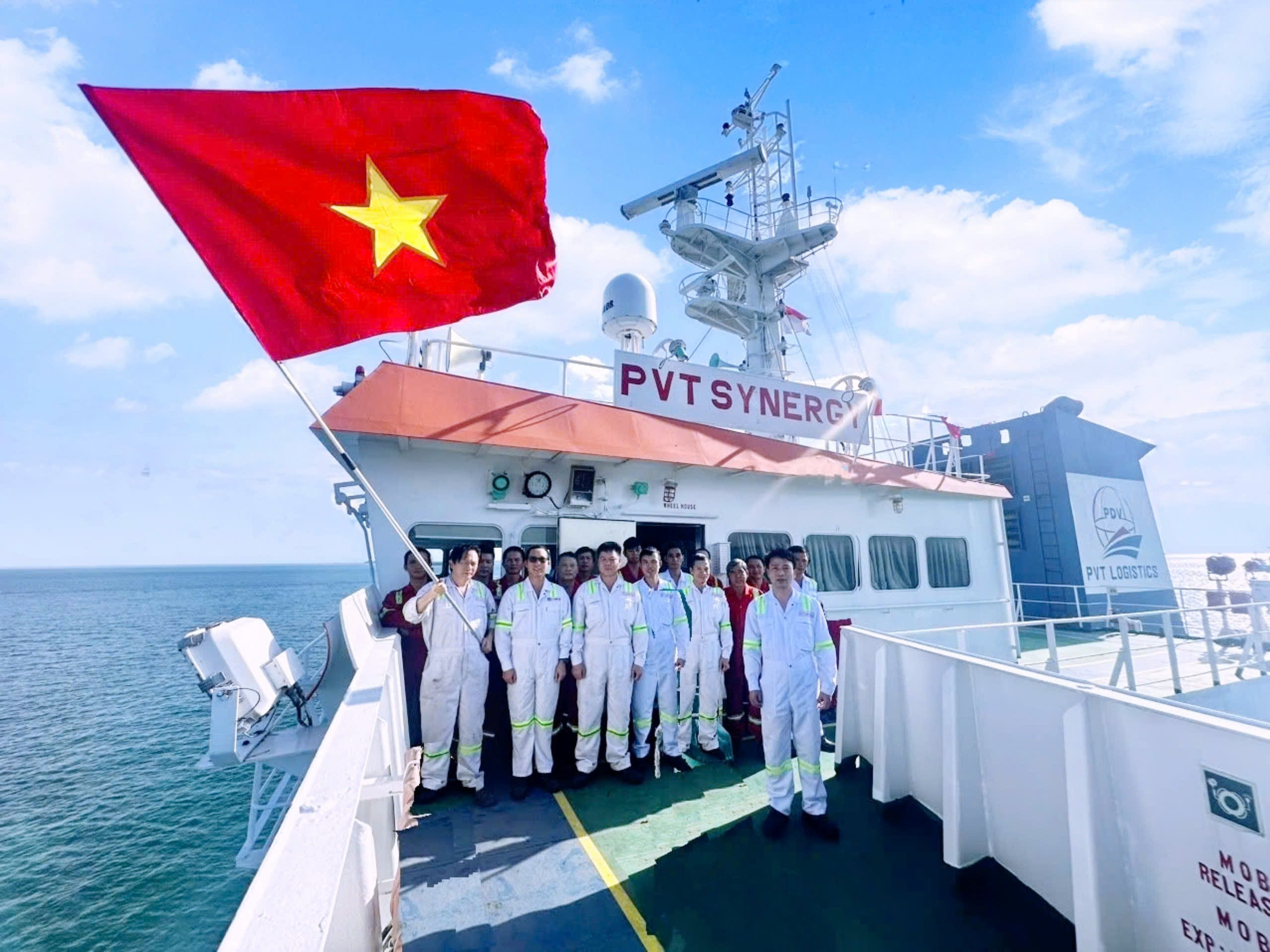 PVT Logistics tự hào lá cờ Tổ quốc tung bay trên Biển Đông!
